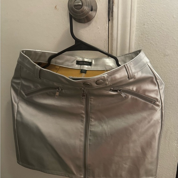 Skirt - Picture 2 of 4